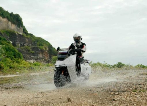 電動バイク新興「OMOWAY」、数千万ドルを調達。「倒れにくい」バイクで日系メーカーの牙城に挑む