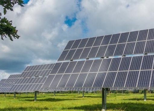 中国の新規太陽光発電設備、今後5年は年平均235～287ギガワット増　業界団体予想