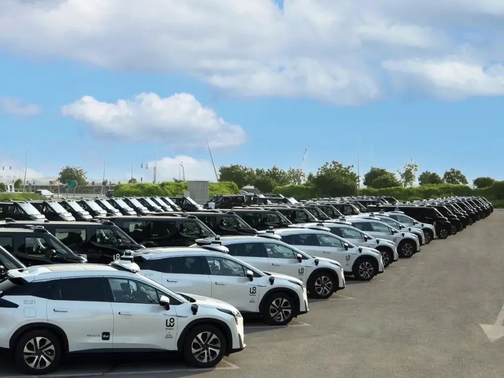 中国のロボタクシー、中東を「実戦場」に　ウーバー経由で大規模展開へ