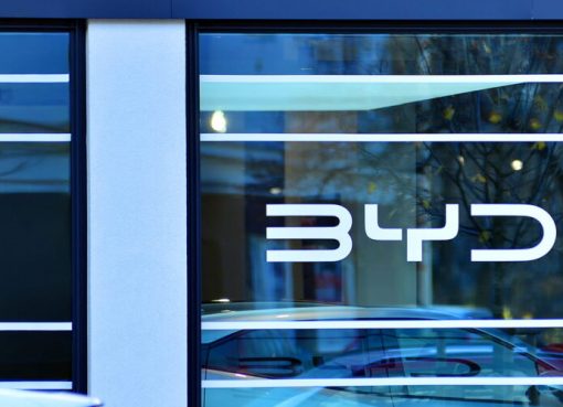 BYD、2月販売は40％減の19万台　海外市場が「成長の柱」に