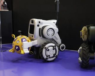 屋外を走るロボット犬「Rovar X3」が話題にーー追跡・見守り・撮影もこなす“アウトドアの相棒”