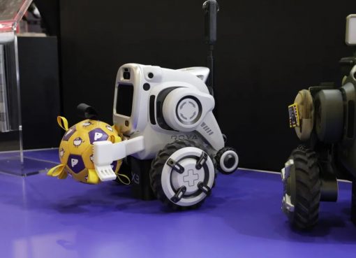 屋外を走るロボット犬「Rovar X3」が話題にーー追跡・見守り・撮影もこなす“アウトドアの相棒”