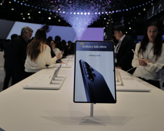 サムスン、中国勢のカメラ包囲網に反撃　MWCで見せた「のぞき見防止ディスプレイ」と「AI」の防衛線