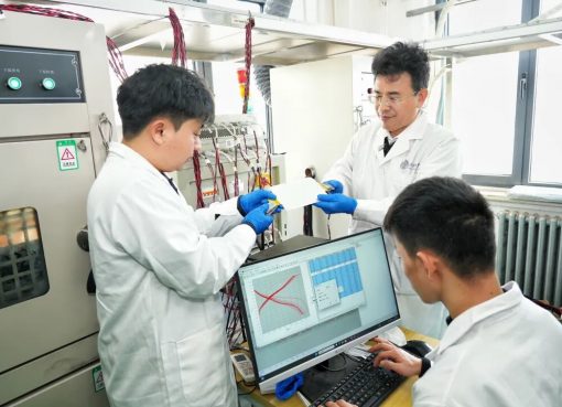 中国の研究者、新型電解液でリチウム電池の高密度化に成功