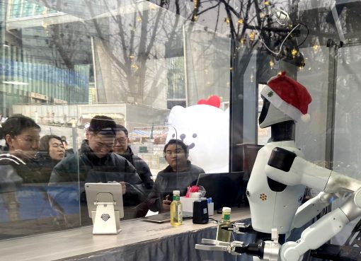 中国AI、「画面の外」へ　春晩ロボットが示す“スマート経済”時代の幕開け