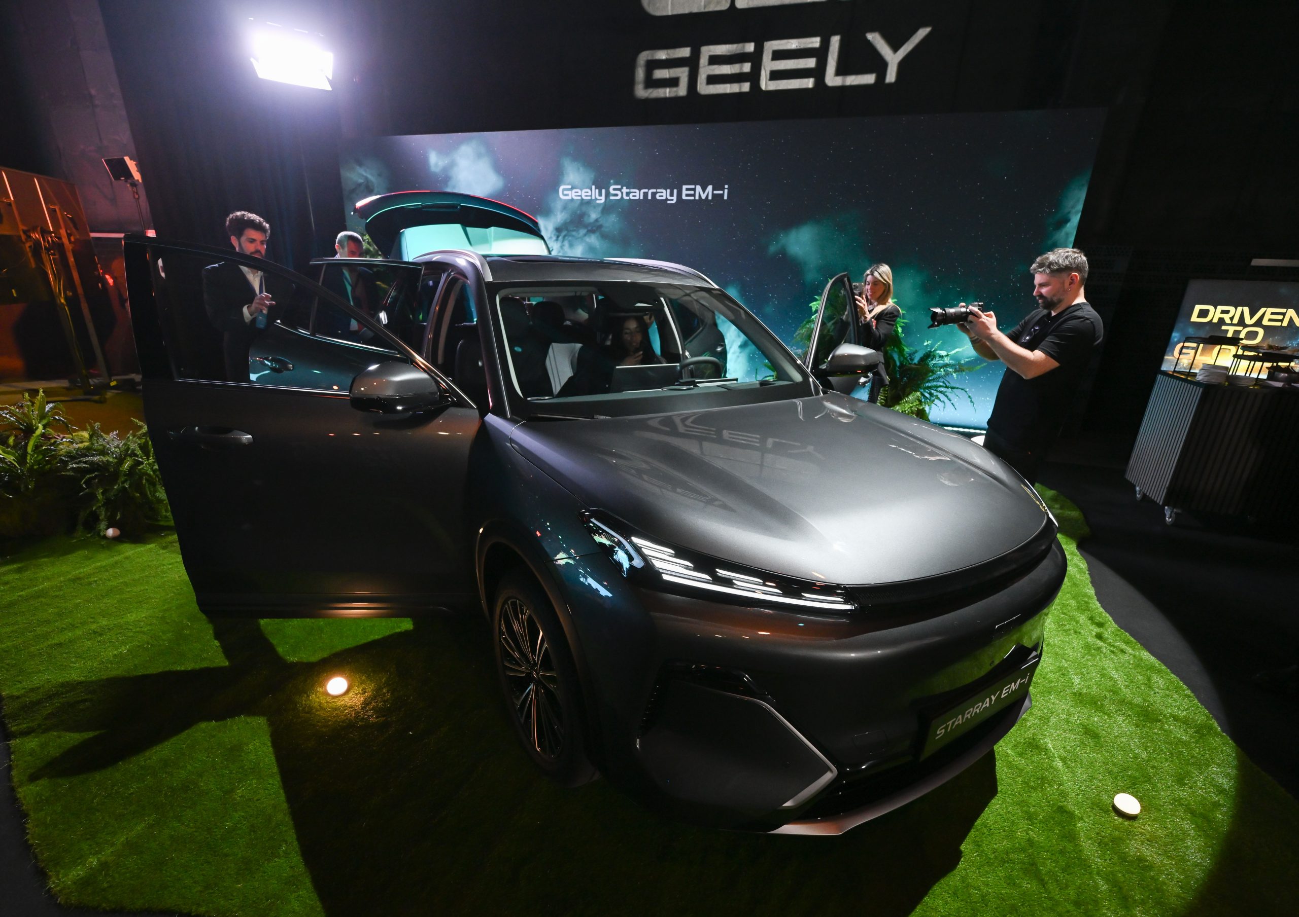 吉利汽車、スペイン進出で欧州攻勢を加速　3年で9モデル投入へ