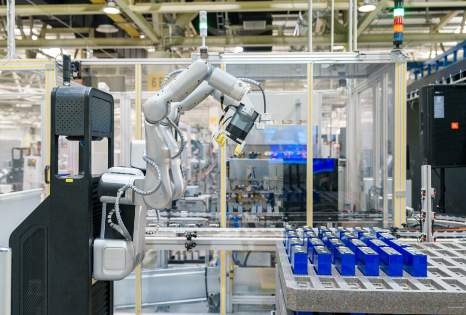 上汽GM、ヒューマノイドをEV電池ラインに導入　2秒処理で量産工程を担う