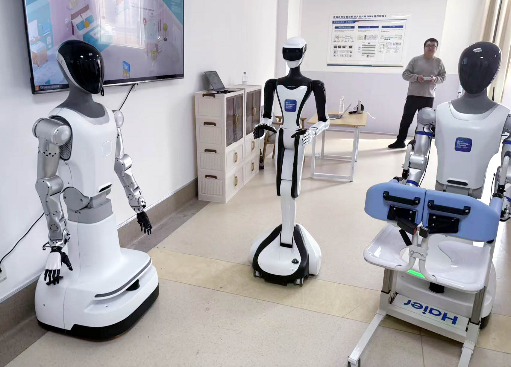 中国・青島に「介護ロボット訓練校」が誕生。3億人の高齢化市場へ、Agibotら45社が参戦