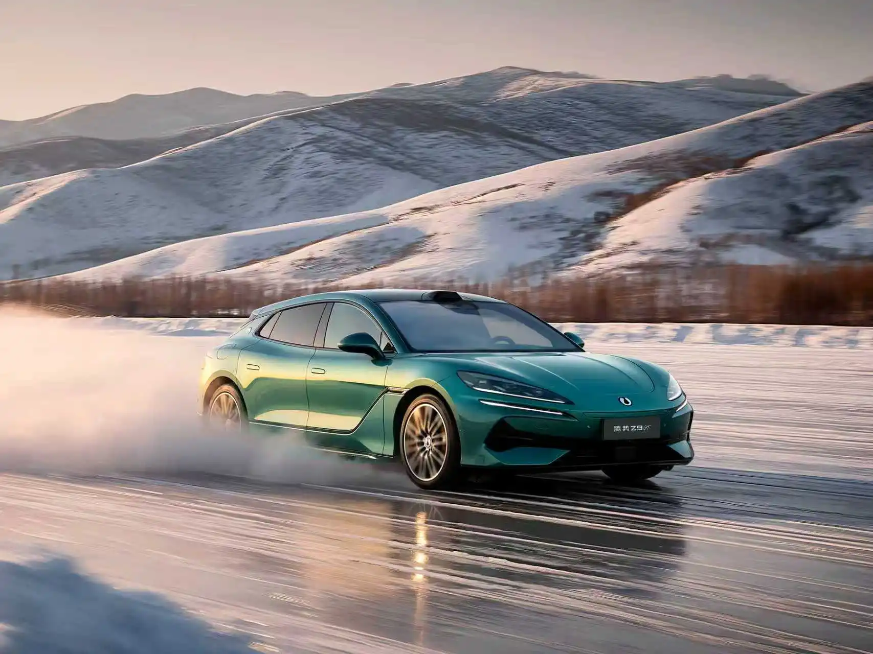 BYD傘下高級EV「DENZA」が欧州上陸、価格は2000万円超　1500kW超急速充電で地元勢を圧倒