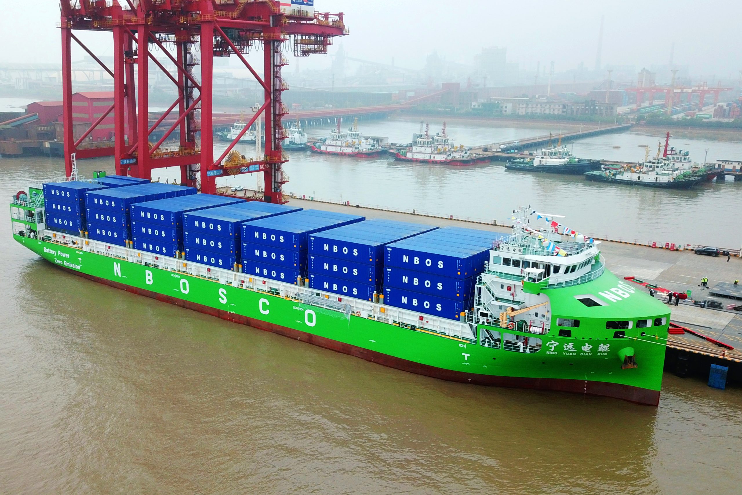 世界最大、1万トン級の純電動コンテナ船が中国で就航　EV300台分の蓄電池に相当