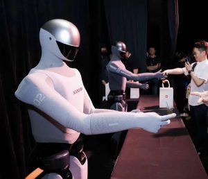 人型ロボットに「汗腺」を持たせたーー中国・シャオミ「CyberOne V2」の正体