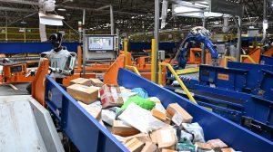 中国郵政、ヒューマノイドで荷物仕分け　1時間1200件を処理