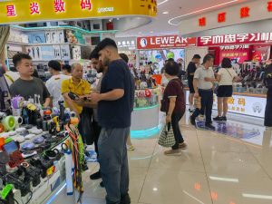 政府は"改善する"と言うけれど　中国旅行、現場はまだ外国人に「冷たい」