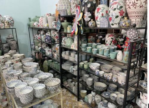 バッチャン村はお店のほとんどが陶器屋